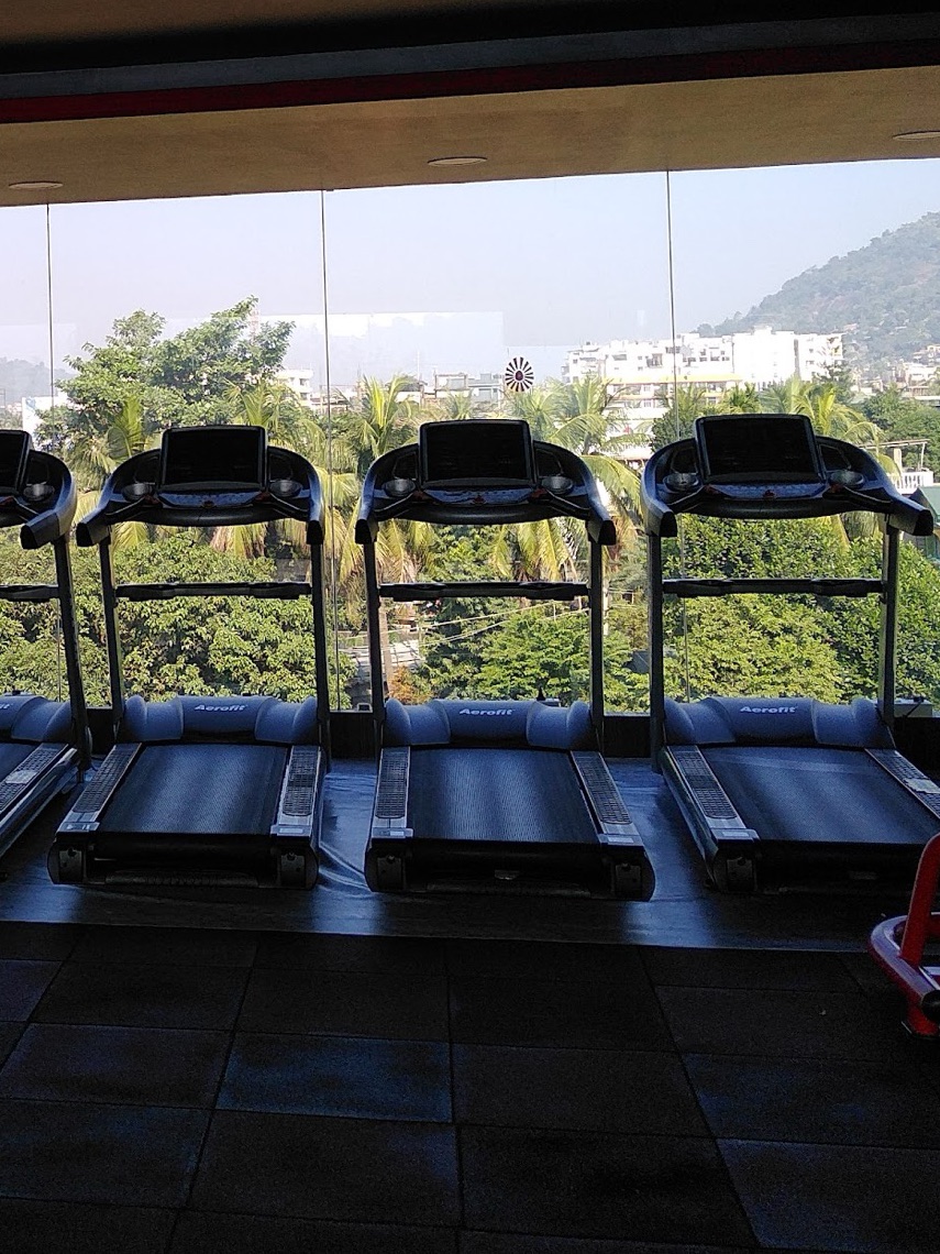 Treadmills in a row at the glass wall